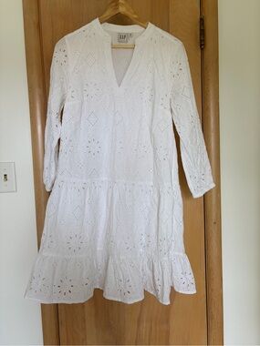 GAP White Eyelet Tiered Long-Sleeve Dress Size Medium Tall
